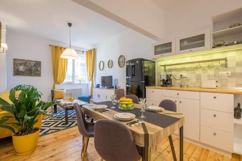 Communal lounge/ TV room, Living room, Dining area