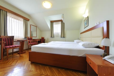 Photo of the whole room, Seating area, Bedroom