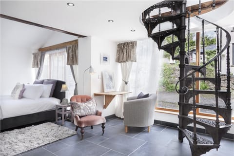 Bed, Day, Bird's eye view, Seating area, Floor plan, Bedroom, Garden view