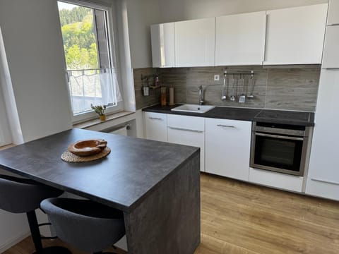 Kitchen or kitchenette, Dining area, dishwasher, pet friendly, stove