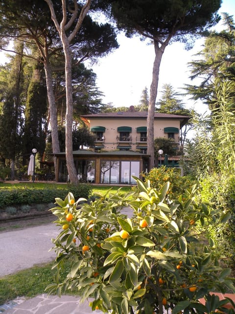 Property building, Facade/entrance, Day, Garden