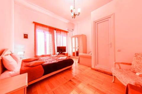 Photo of the whole room, Decorative detail
