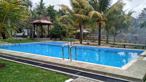 Day, Neighbourhood, Natural landscape, On site, Garden view, Lake view, Pool view, Swimming pool