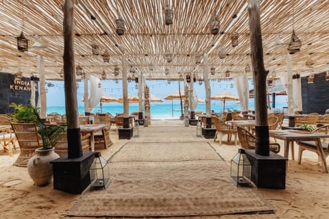 Restaurant/places to eat, Beach, Sea view