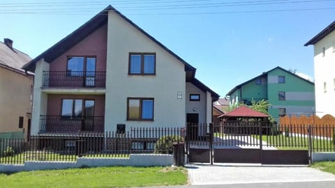 Facade/entrance, Off site