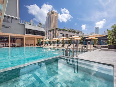 Property building, Swimming pool, sunbed