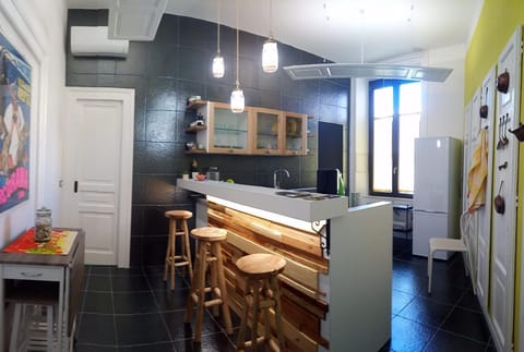 Kitchen or kitchenette, Lounge or bar, Communal kitchen, minibar, pet friendly, stove