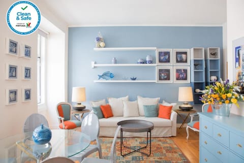 Living room, Seating area, Dining area, Certificate/Award, Certificate/Award
