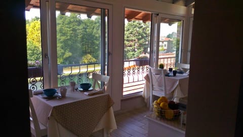 Restaurant/places to eat, Balcony/Terrace, River view