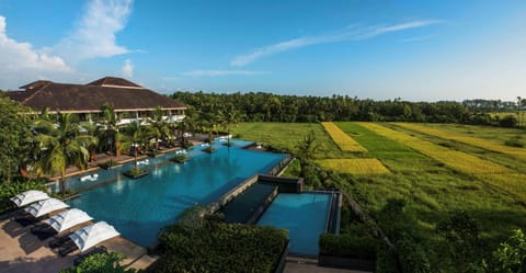 Property building, Garden view, Pool view, Swimming pool, sunbed