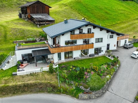 Property building, Spring, Day, Natural landscape, Bird's eye view, Garden, Garden view, Location, Parking
