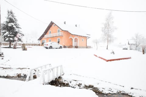 Lake House Bebić Chalet in Federation of Bosnia and Herzegovina