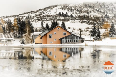 Lake House Bebić Chalet in Federation of Bosnia and Herzegovina