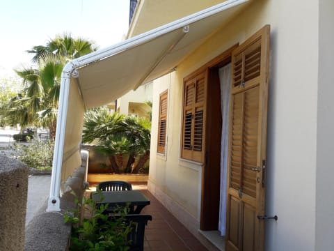 Property building, Patio, Facade/entrance, Day, Garden, View (from property/room), Garden view, Street view