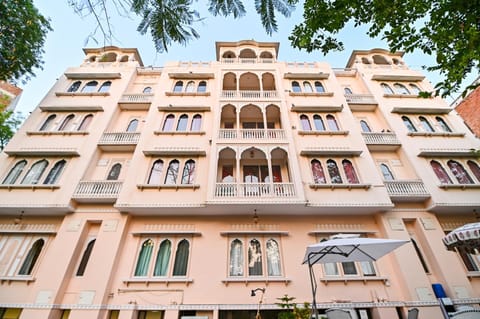 Property building, Day