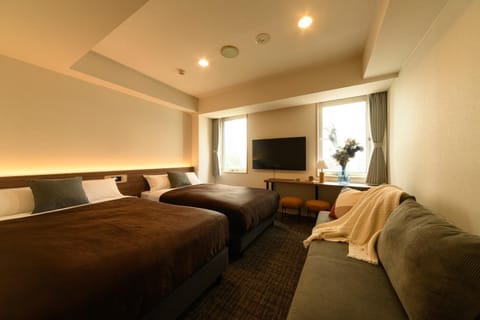 Bed, TV and multimedia, Bedroom