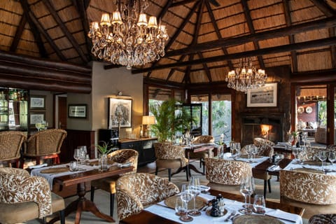Restaurant/places to eat, Food and drinks, Dining area, Food, fireplace