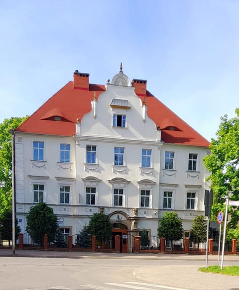 Property building, Location