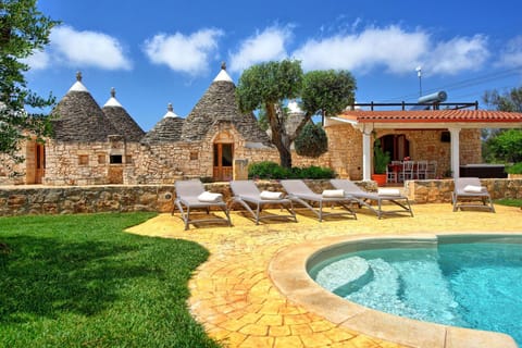 Property building, Garden, Garden view, Pool view, sunbed