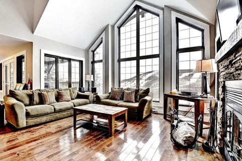 Living room, Mountain view