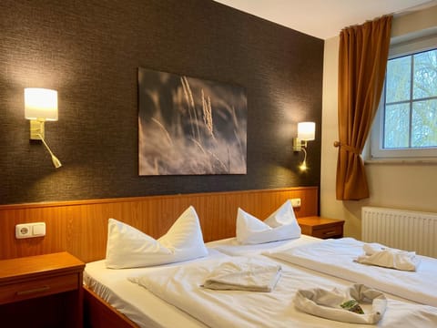 Bed, Photo of the whole room, Bedroom, hair dresser, towels