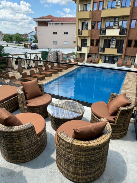 ATOS Srebrno jezero - Villa and Restaurant Hotel in Vojvodina