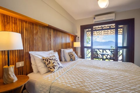 Bed, View (from property/room), Balcony/Terrace, Photo of the whole room, Bedroom, Sea view, air conditioner