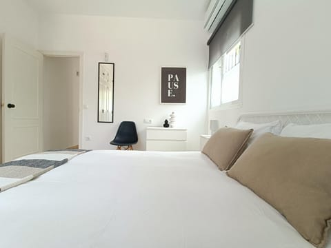 Bed, Bedroom, air conditioner