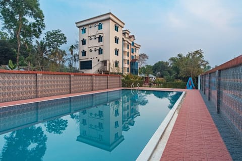Property building, Day, Pool view, Swimming pool