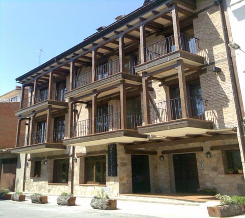 Facade/entrance, Mountain view, River view