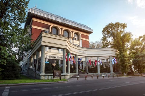 Facade/entrance