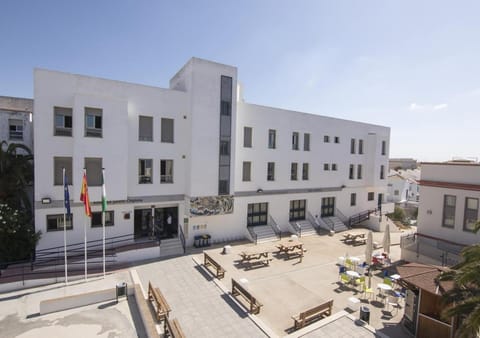 Property building, Patio, Facade/entrance, Balcony/Terrace