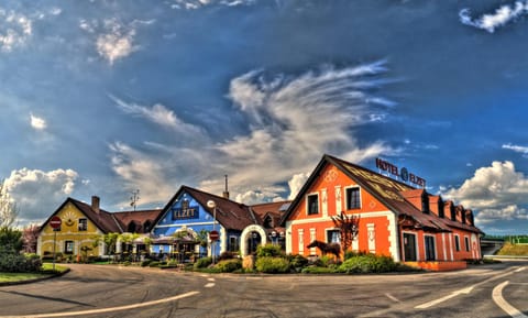 Restaurant/places to eat, Off site