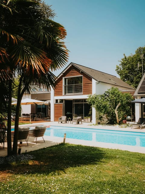 Property building, Balcony/Terrace, Garden view, Pool view