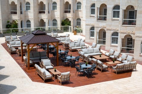 Property building, Patio, Balcony/Terrace