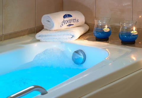 Property building, Patio, Restaurant/places to eat, Spring, Hot Tub, Bathroom, Spa and wellness centre/facilities, Spa and wellness centre/facilities, Spa and wellness centre/facilities, Beach, Swimming pool, Sports, Breakfast, Seasons, Bath, Parking, safe