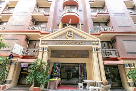 Facade/entrance