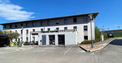 Property building, Parking