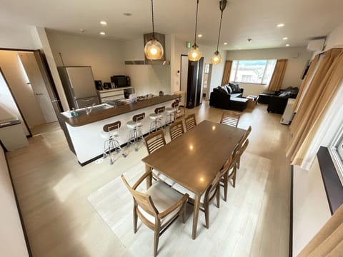 Kitchen or kitchenette, Living room, Seating area, Dining area, kitchen