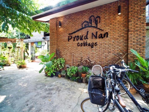 Facade/entrance, Property logo or sign, Garden, Floor plan