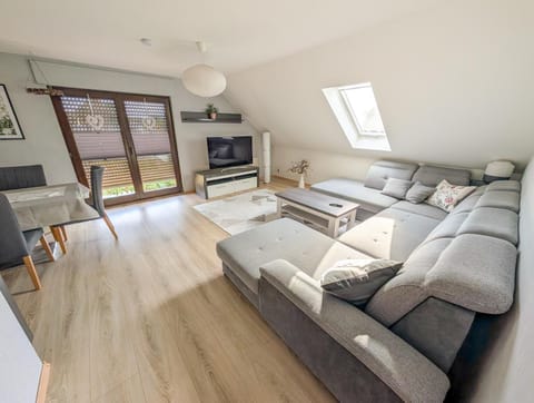 TV and multimedia, Living room, Photo of the whole room, Seating area