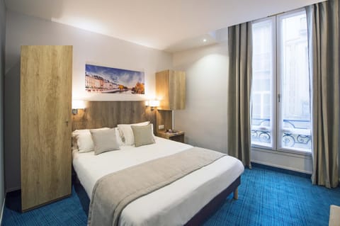 Day, Photo of the whole room, Bedroom