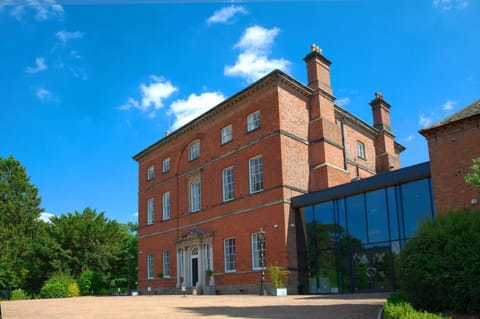 Property building, Nearby landmark, Facade/entrance, Day, Summer, On site