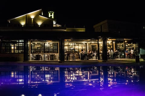 Property building, Swimming pool, Swimming pool