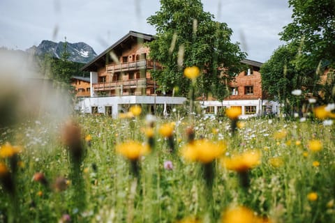 Property building, Spring, Garden