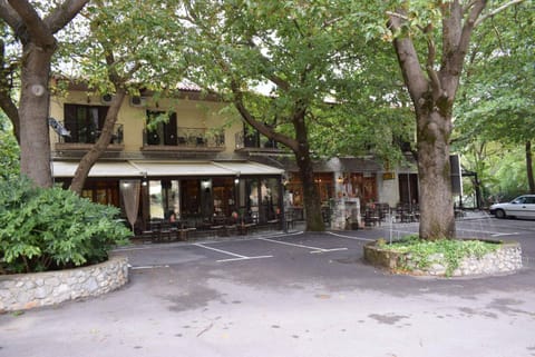 Facade/entrance