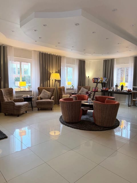Communal lounge/ TV room, Lobby or reception