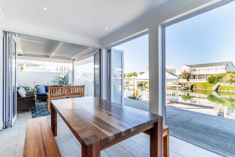Easy canal living on Thesen Islands House in Knysna