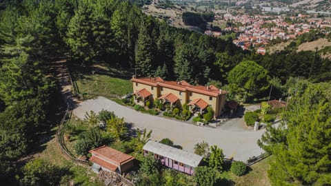 Property building, Natural landscape, Bird's eye view, City view, Landmark view