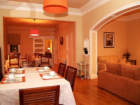 Living room, Lounge or bar, Seating area, Dining area, Breakfast, Continental breakfast, Buffet breakfast
